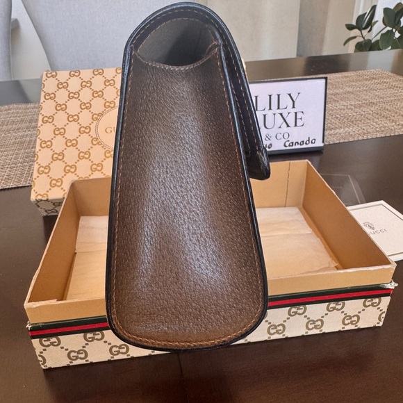 Gucci Beige GG Supreme Canvas Clutch with Red & Green Web Stripe - Picture 6 of 13